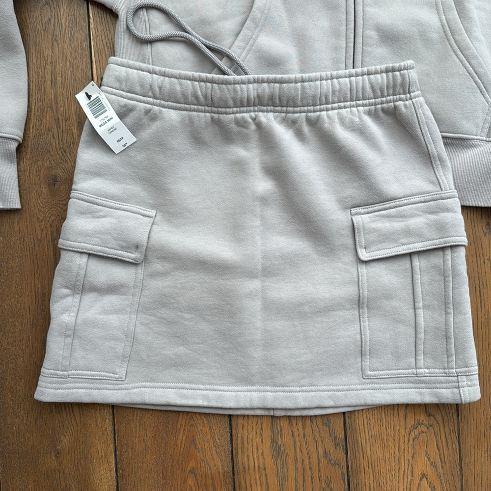 ARITZIA SET Ash gray sweat fleece cargo skirt and zip up hoodie set size xs - Picture 4 of 8